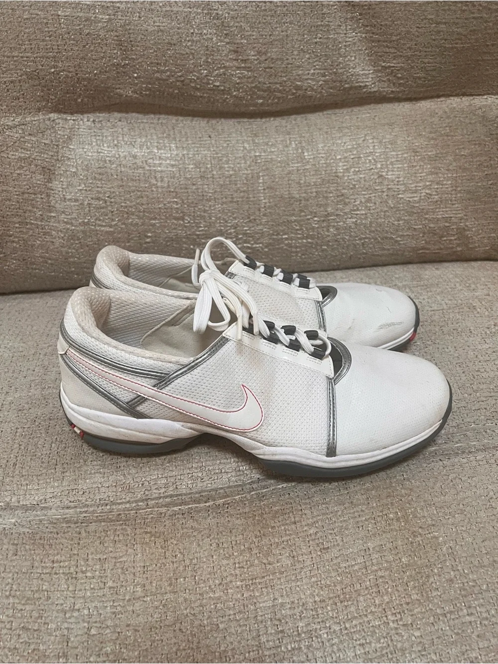 White women’s Athletic Golf Shoes - Lightweight Comfort Nike air Sz 10